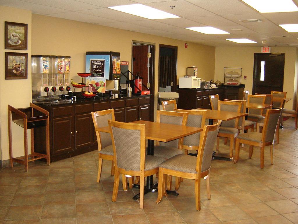Days Inn By Wyndham Phenix City Near Fort Moore Eksteriør bilde