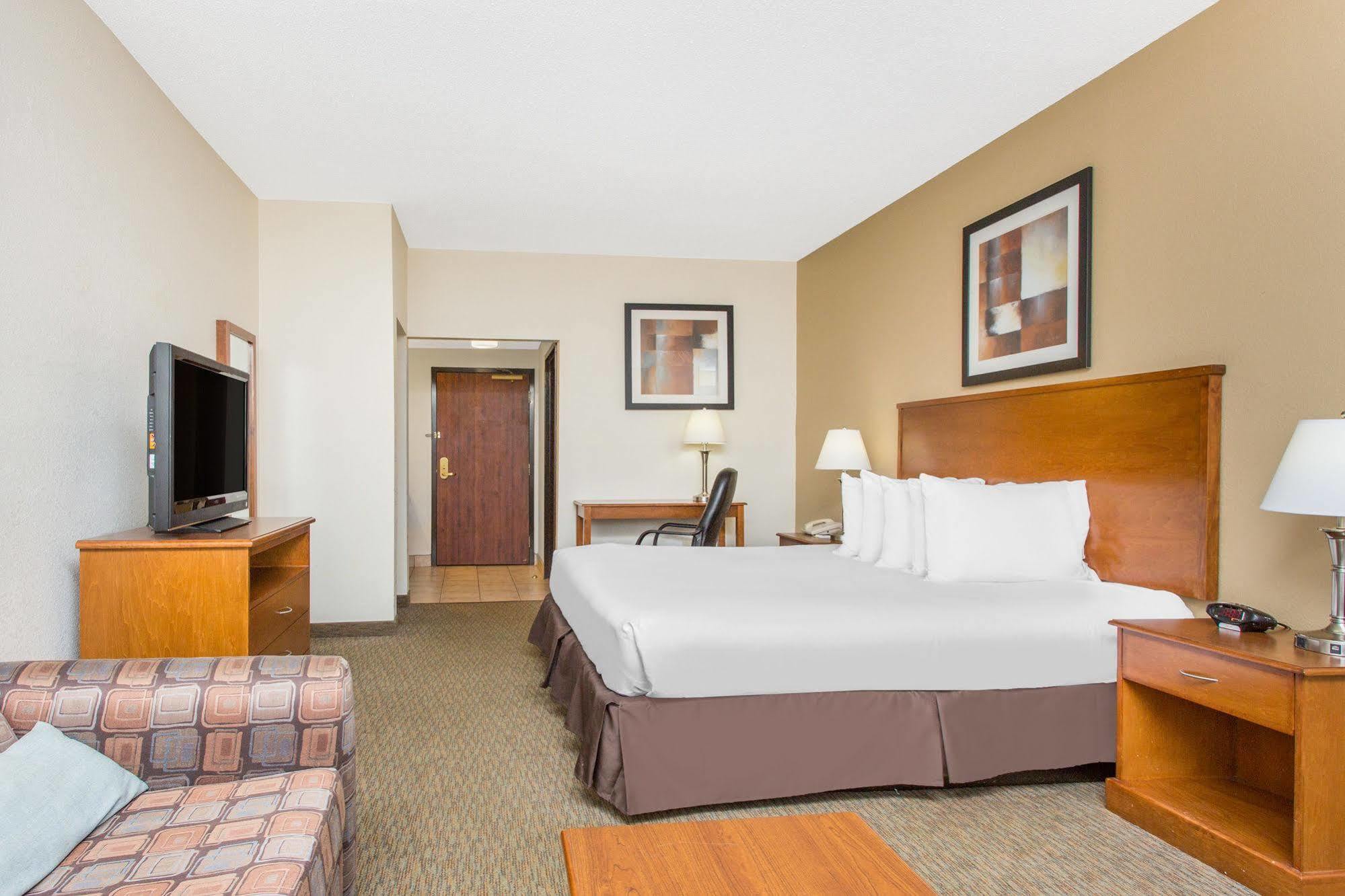 Days Inn By Wyndham Phenix City Near Fort Moore Eksteriør bilde