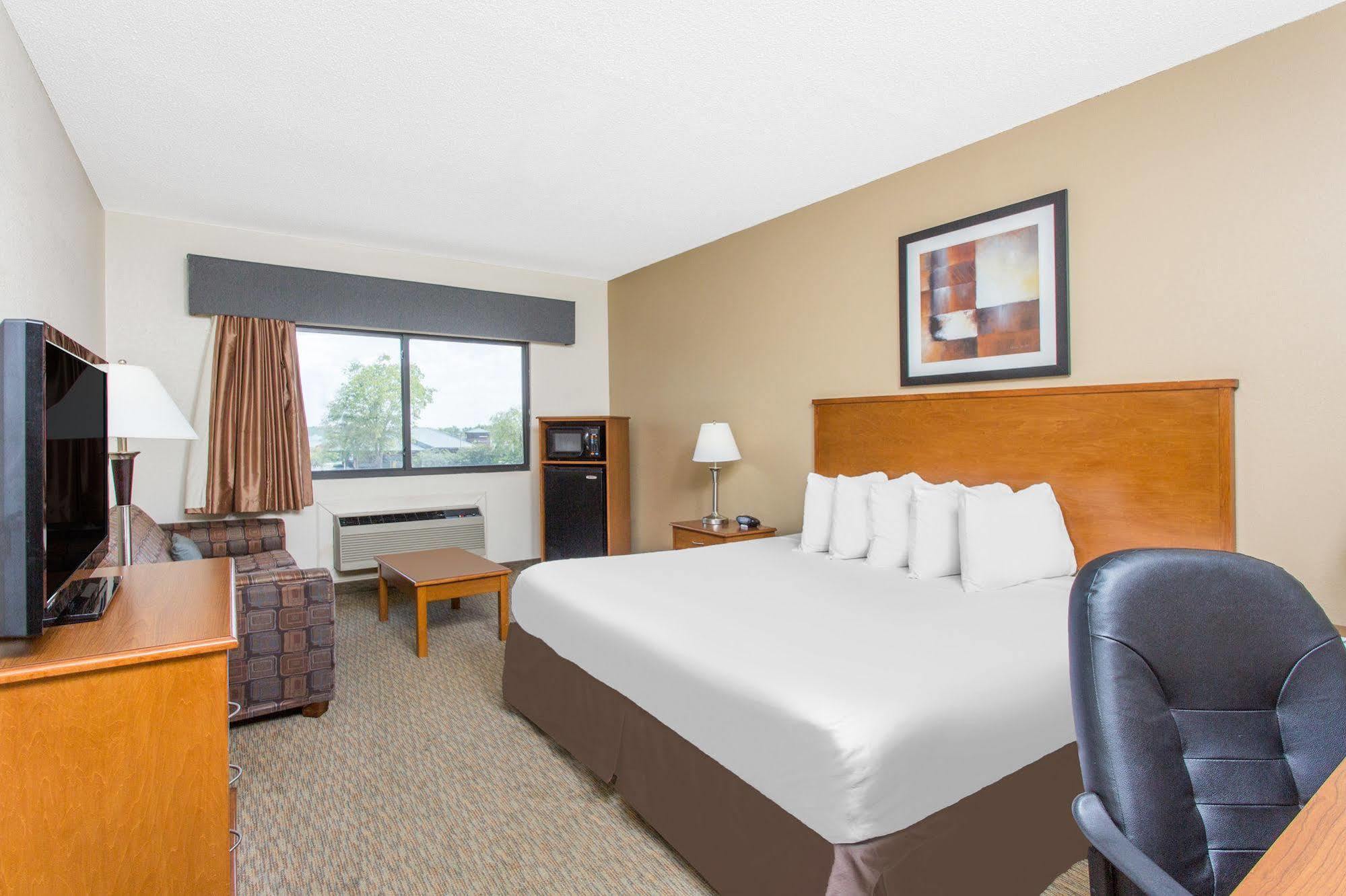 Days Inn By Wyndham Phenix City Near Fort Moore Eksteriør bilde