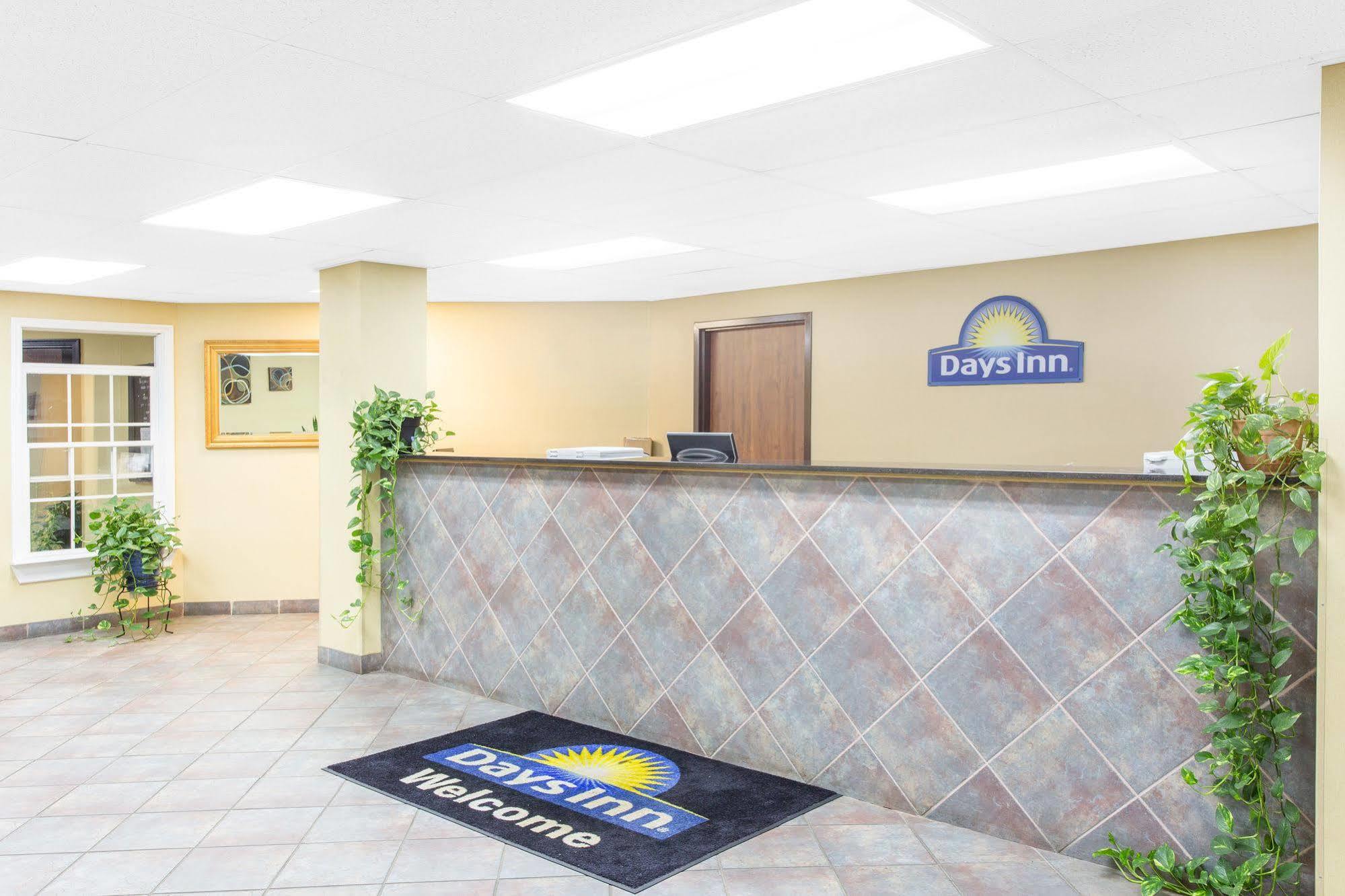 Days Inn By Wyndham Phenix City Near Fort Moore Eksteriør bilde