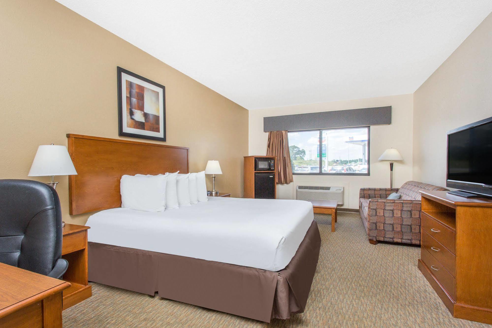 Days Inn By Wyndham Phenix City Near Fort Moore Eksteriør bilde